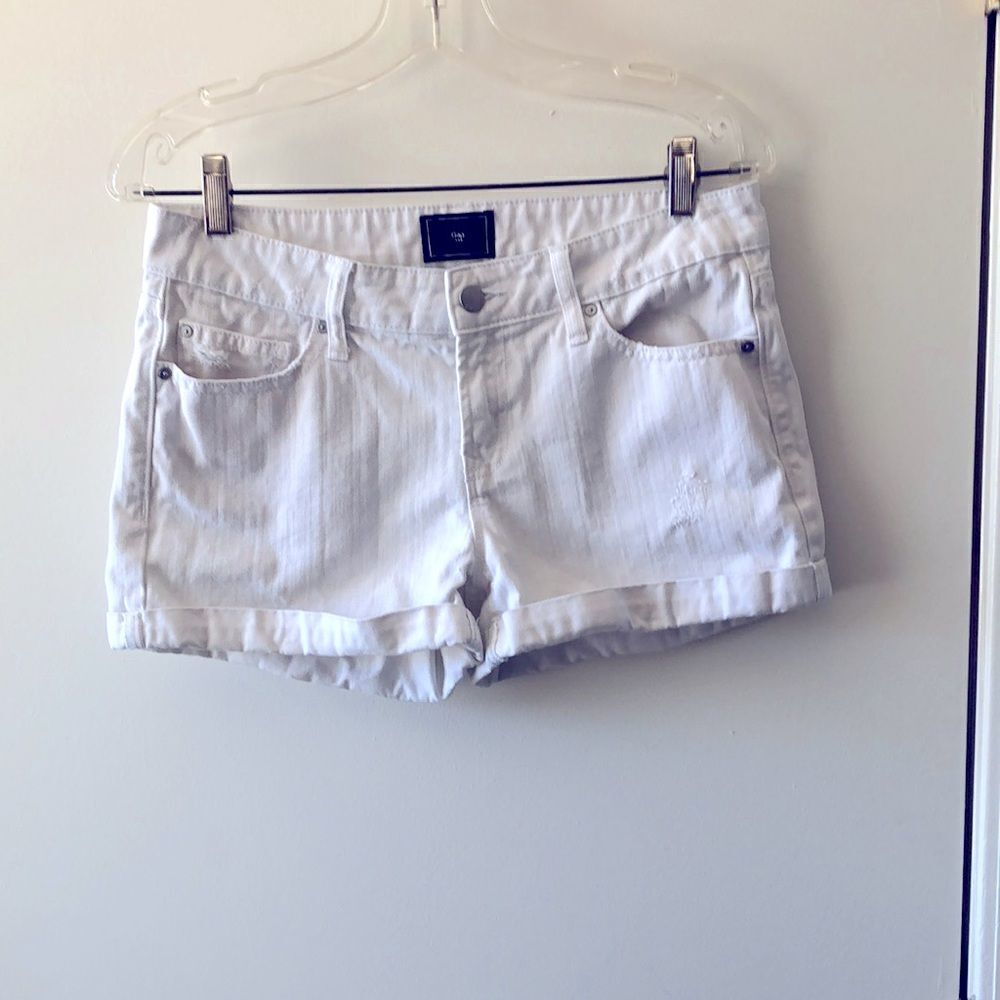 GAP Cuffed Shorts Size 4. White. GUC